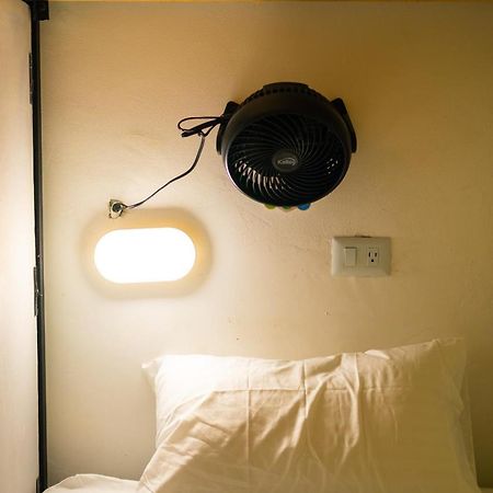 Baku Laureles Hostel Medellín Esterno foto