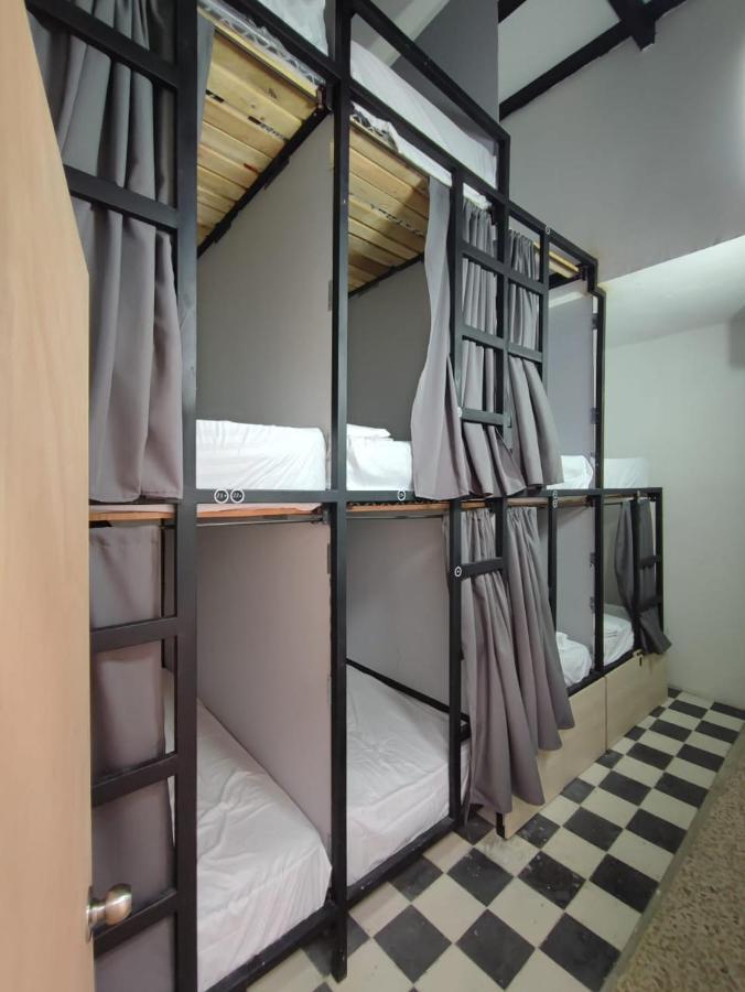 Baku Laureles Hostel Medellín Esterno foto