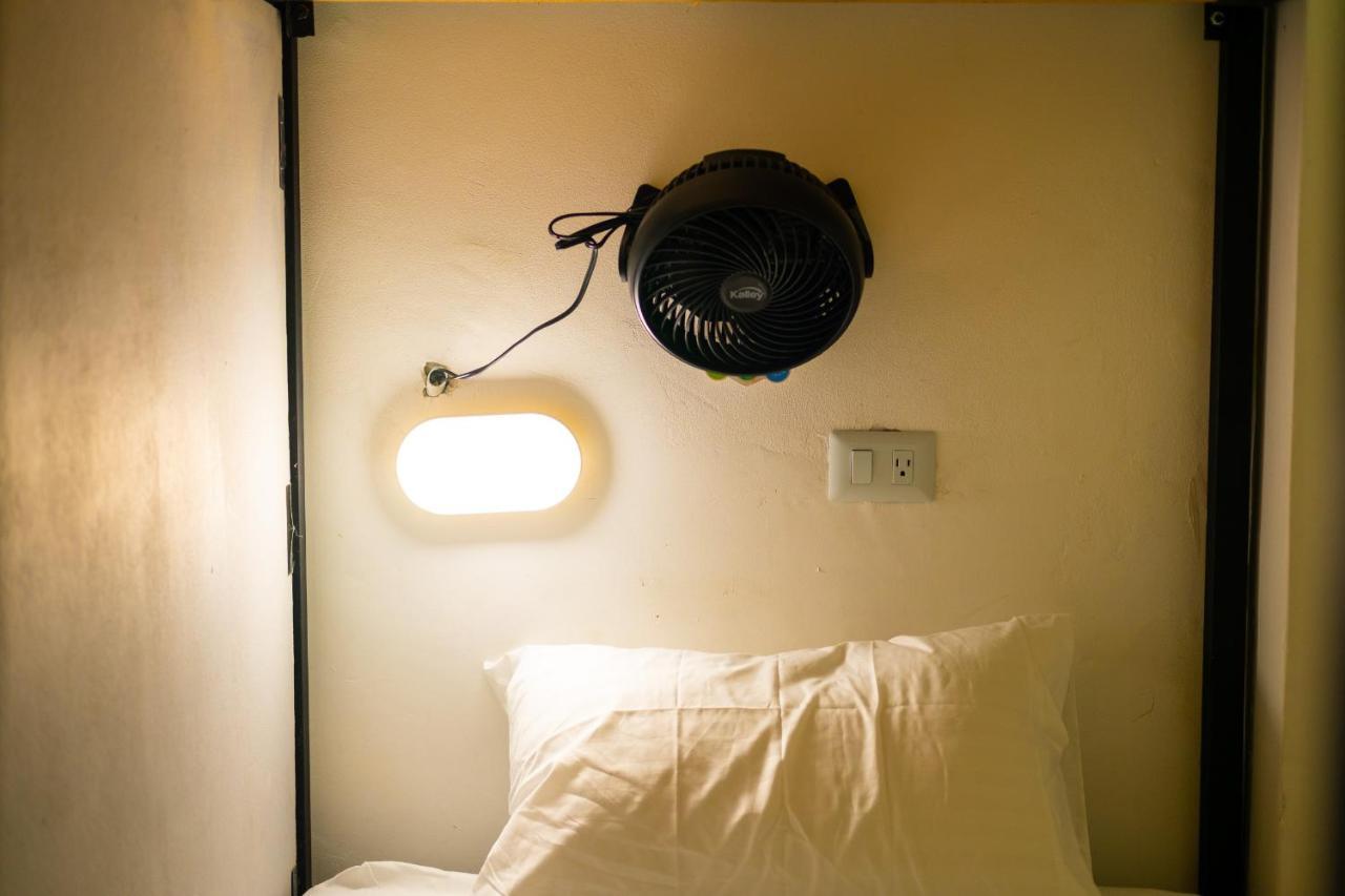 Baku Laureles Hostel Medellín Esterno foto