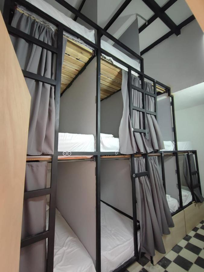 Baku Laureles Hostel Medellín Esterno foto