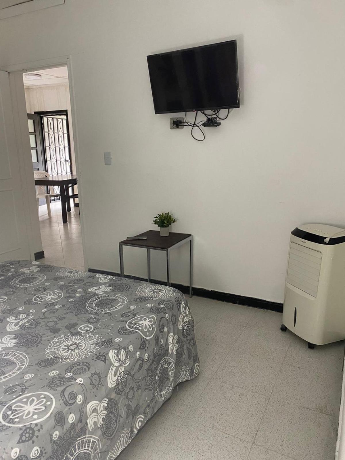 Baku Laureles Hostel Medellín Esterno foto